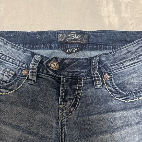 cute low rise flare jeans (silver brand) - Picture 3 of 7